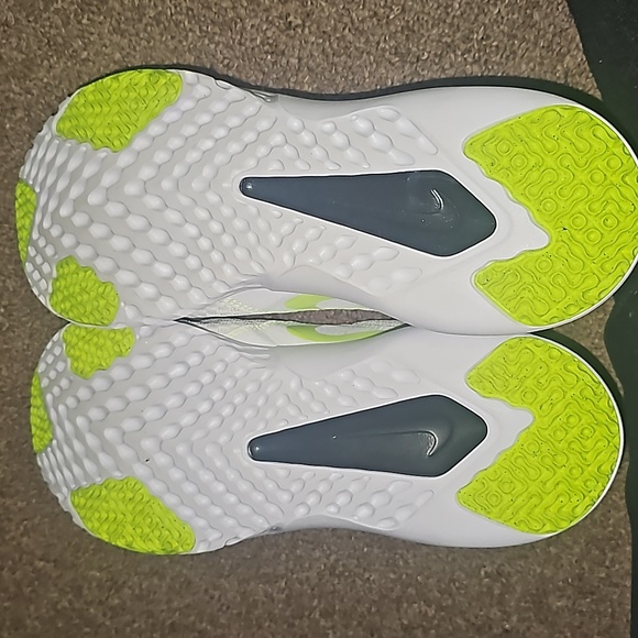 Nike Renew Retaliation TR 2 'White Volt - Picture 9 of 10